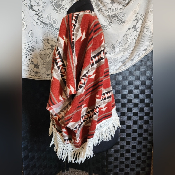 Mauve - Multi-Colored Aztec Short Sleeve Cardigan - (M) - Picture 3 of 7